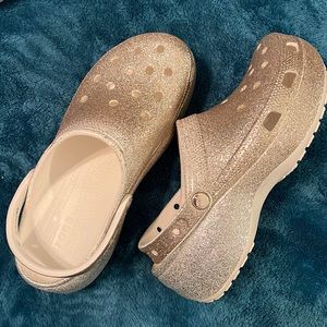 Ombré platform Crocs gold silver size 11